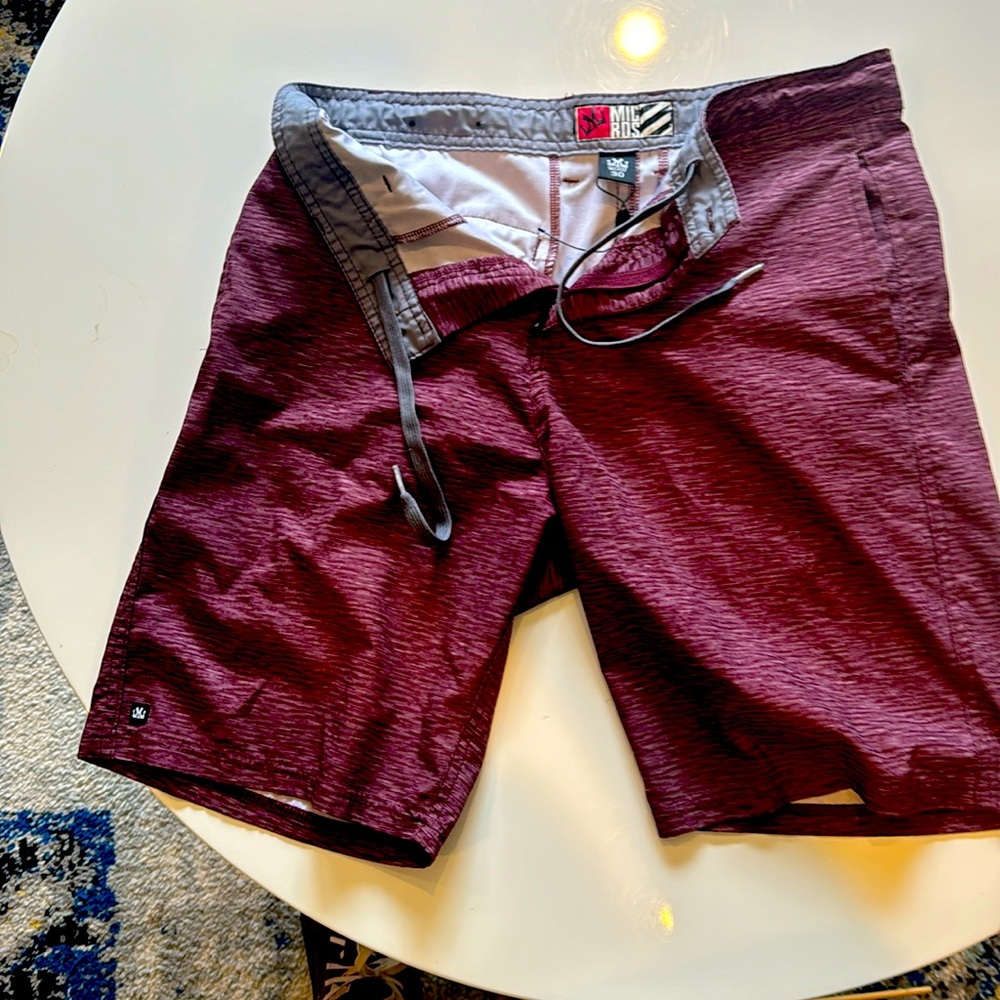 Micros Beach to bar shorts. W pockets.